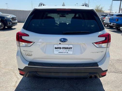 Crystal White Pearl 2023 Subaru Forester Premium