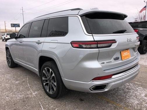 Photo 4 of 26 of 2021 Jeep Grand Cherokee L Overland