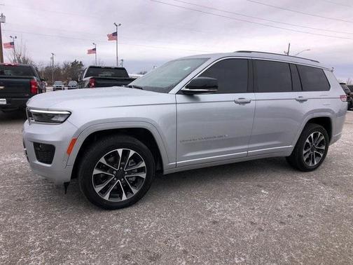 Photo 3 of 26 of 2021 Jeep Grand Cherokee L Overland