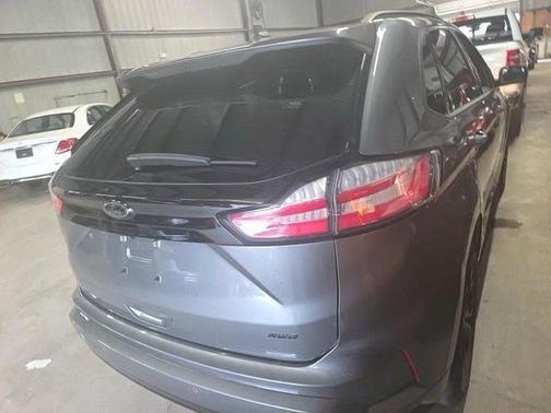 Carbonized Gray Metallic 2022 Ford Edge SE