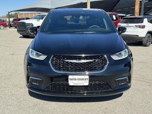 2025 Chrysler Pacifica L