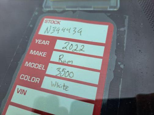 Bright White Clearcoat 2022 RAM 3500 Tradesman Crew Cab 4x4 8' Box