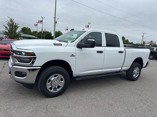 Bright White Clearcoat 2026 RAM 2500 Tradesman Crew Cab 4x4 6'4' Box
