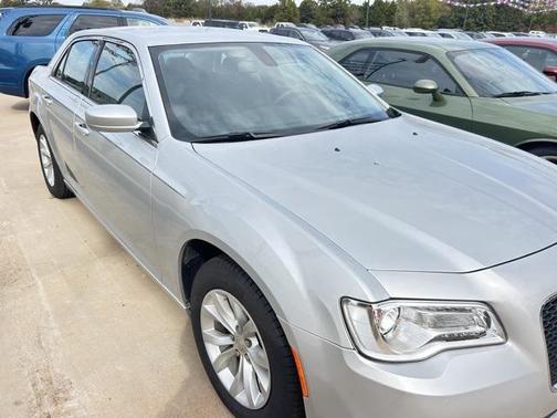 2023 Chrysler 300 Touring