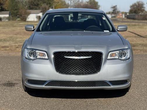 2023 Chrysler 300 Touring