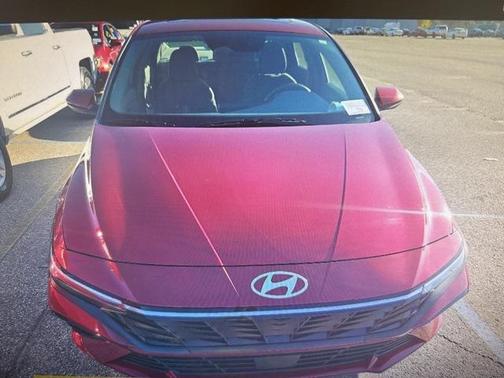 2025 Hyundai ELANTRA SEL