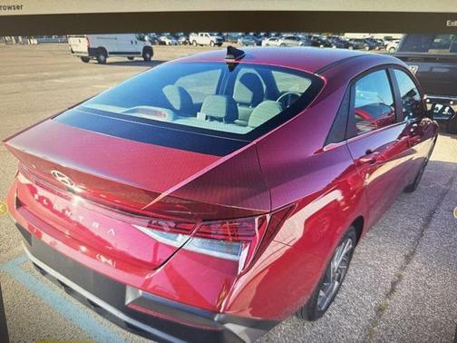 2025 Hyundai ELANTRA SEL