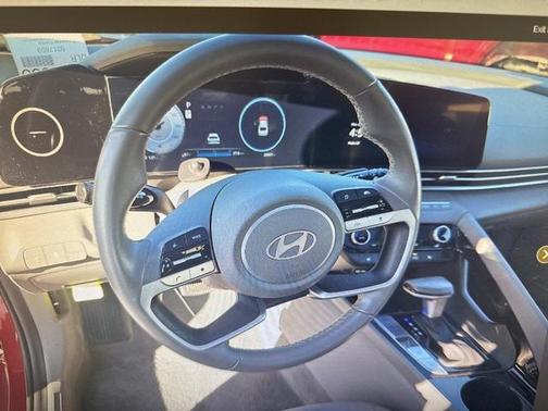 2025 Hyundai ELANTRA SEL