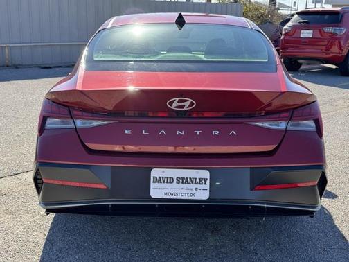 2025 Hyundai ELANTRA SEL