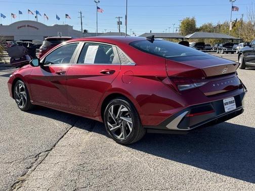 2025 Hyundai ELANTRA SEL