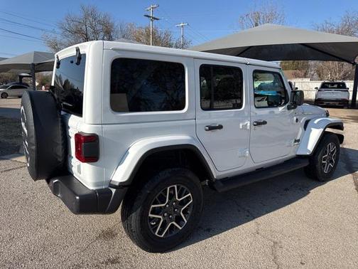 2026 Jeep Wrangler 4-Door Sahara 4x4