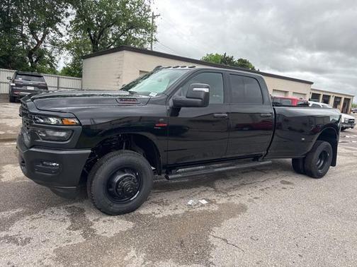 2025 RAM 3500 Tradesman Crew Cab 4x4 8' Box