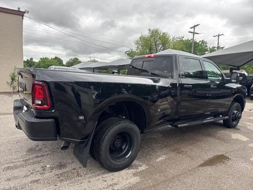 2025 RAM 3500 Tradesman Crew Cab 4x4 8' Box