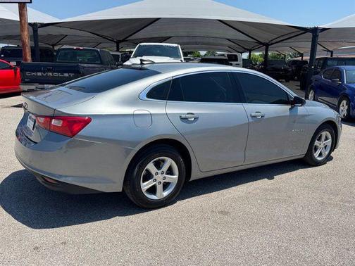 Sterling Gray Metallic 2024 Chevrolet Malibu 1LS