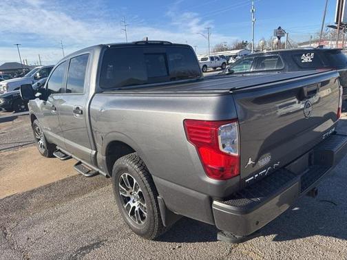 2023 Nissan Titan SV