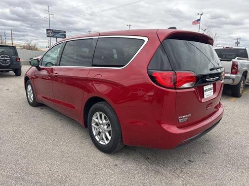 2026 Chrysler Voyager LX