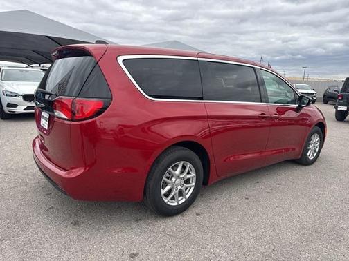 2026 Chrysler Voyager LX