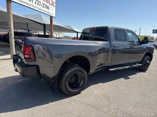 2025 RAM 3500 Tradesman Crew Cab 4x4 8' Box