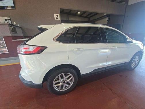 White Metallic 2024 Ford Edge SEL