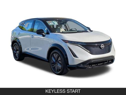 2 Tone White / Black Roof 2023 Nissan ARIYA ENGAGE