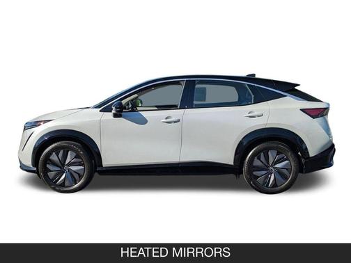 2 Tone White / Black Roof 2023 Nissan ARIYA ENGAGE