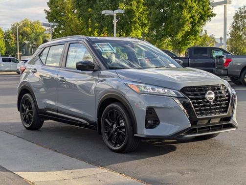 2023 Nissan Kicks SR