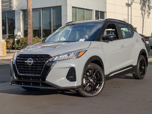 2023 Nissan Kicks SR