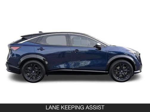 2 Tone Blue / Black Roof 2023 Nissan ARIYA ENGAGE