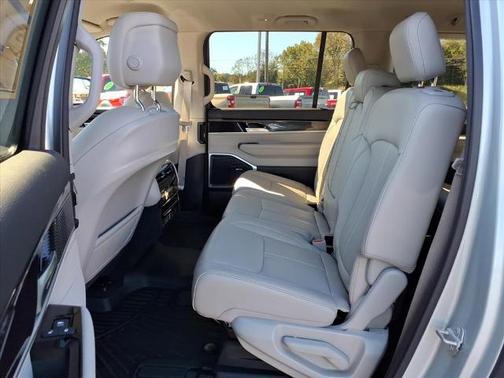 2024 Jeep Wagoneer BASE