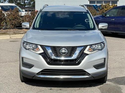 Photo 2 of 45 of 2020 Nissan Rogue SV