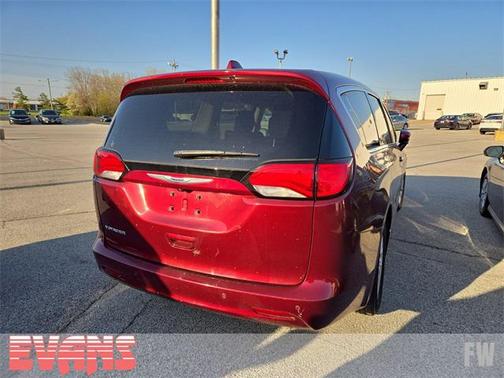 2020 Chrysler Voyager LX