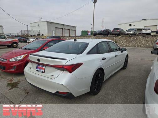 2022 Toyota Avalon Hybrid XSE