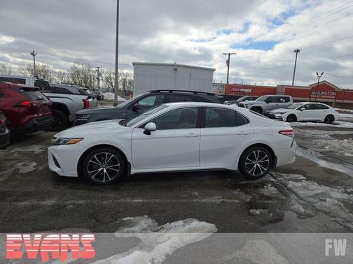 2020 Toyota Camry SE