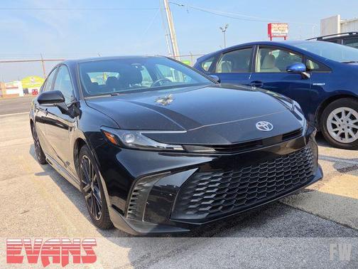 Black 2025 Toyota Camry SE