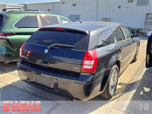 2007 Dodge Magnum Base