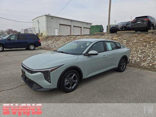 2025 Kia K4 LXS