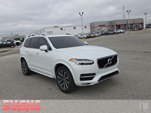 2017 Volvo XC90 T6 Momentum