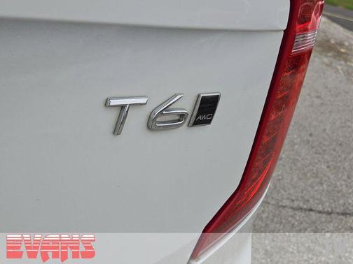 2017 Volvo XC90 T6 Momentum