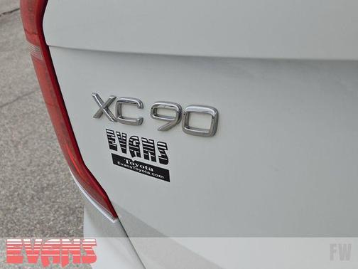 2017 Volvo XC90 T6 Momentum