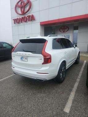 2017 Volvo XC90 T6 Momentum