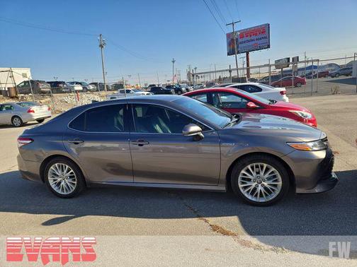 2018 Toyota Camry Hybrid XLE