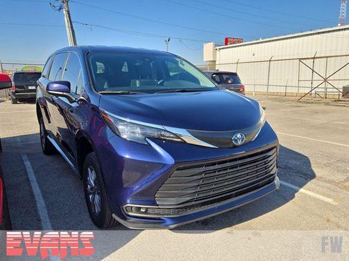 2024 Toyota Sienna LE
