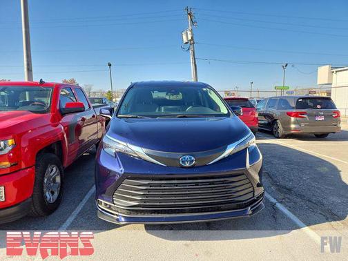 2024 Toyota Sienna LE