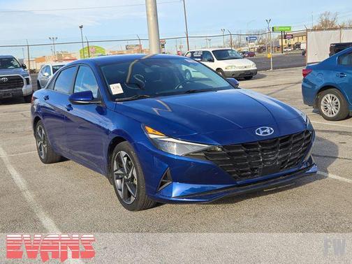 2023 Hyundai ELANTRA SEL