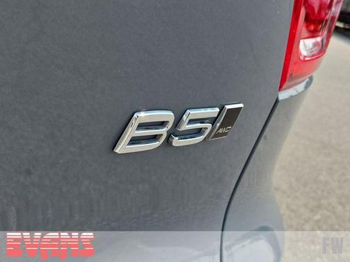 2023 Volvo XC40 B5 Plus Bright Theme