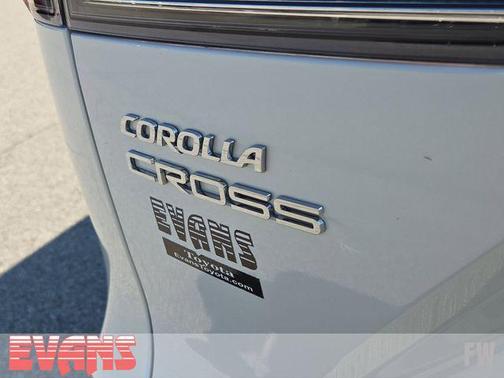 2024 Toyota Corolla Cross XLE