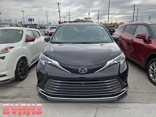Midnight Black Metallic 2023 Toyota Sienna Platinum 7 Passenger
