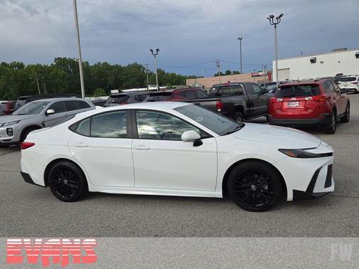 Ice 2025 Toyota Camry SE