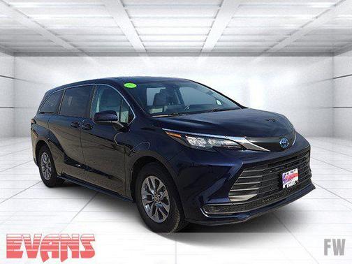 2024 Toyota Sienna LE