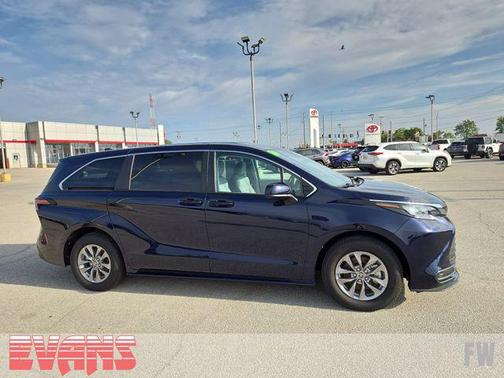 2024 Toyota Sienna LE